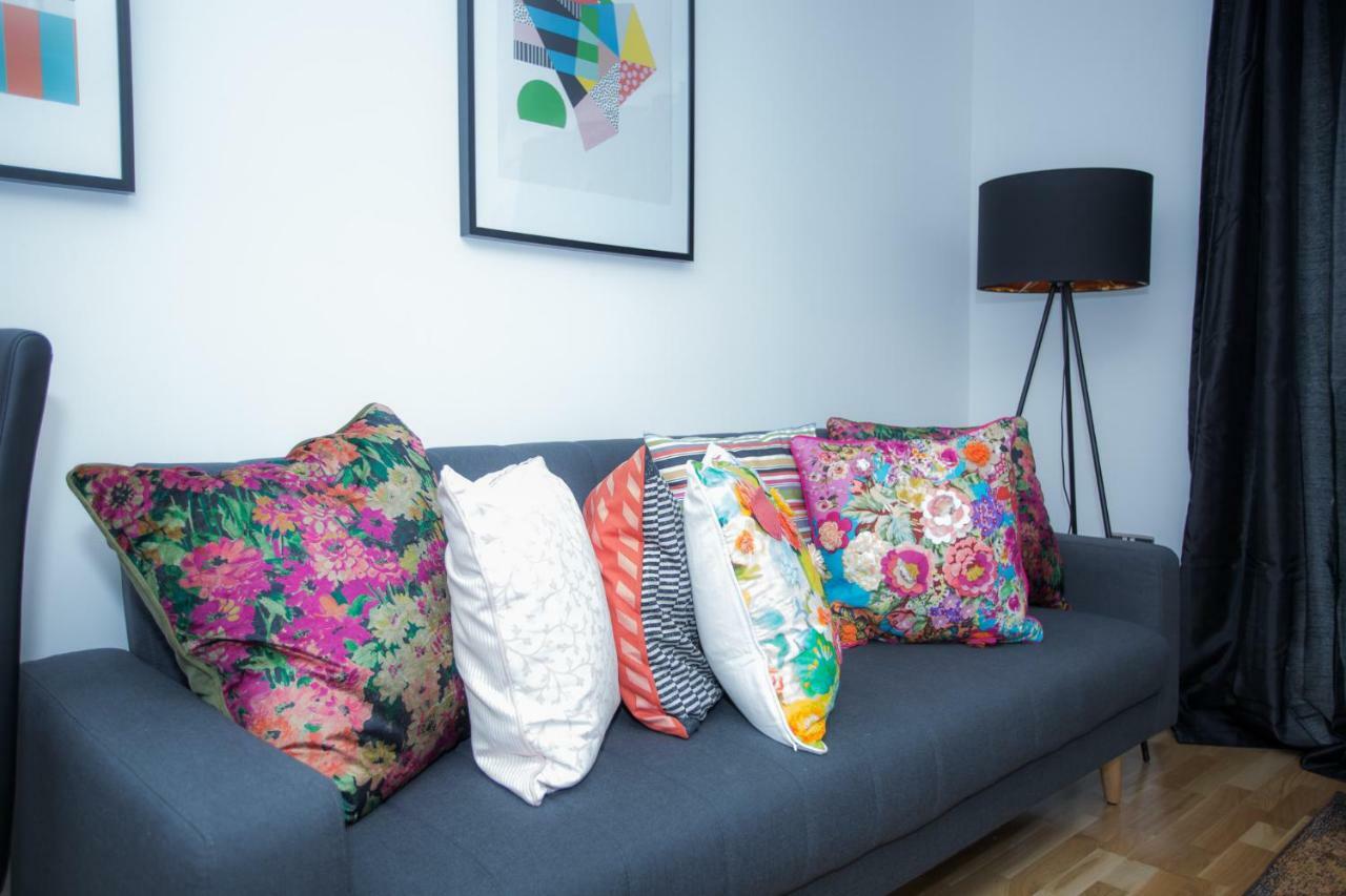 Superior 2 Bedroom Apartments ลอนดอน ภายนอก รูปภาพ