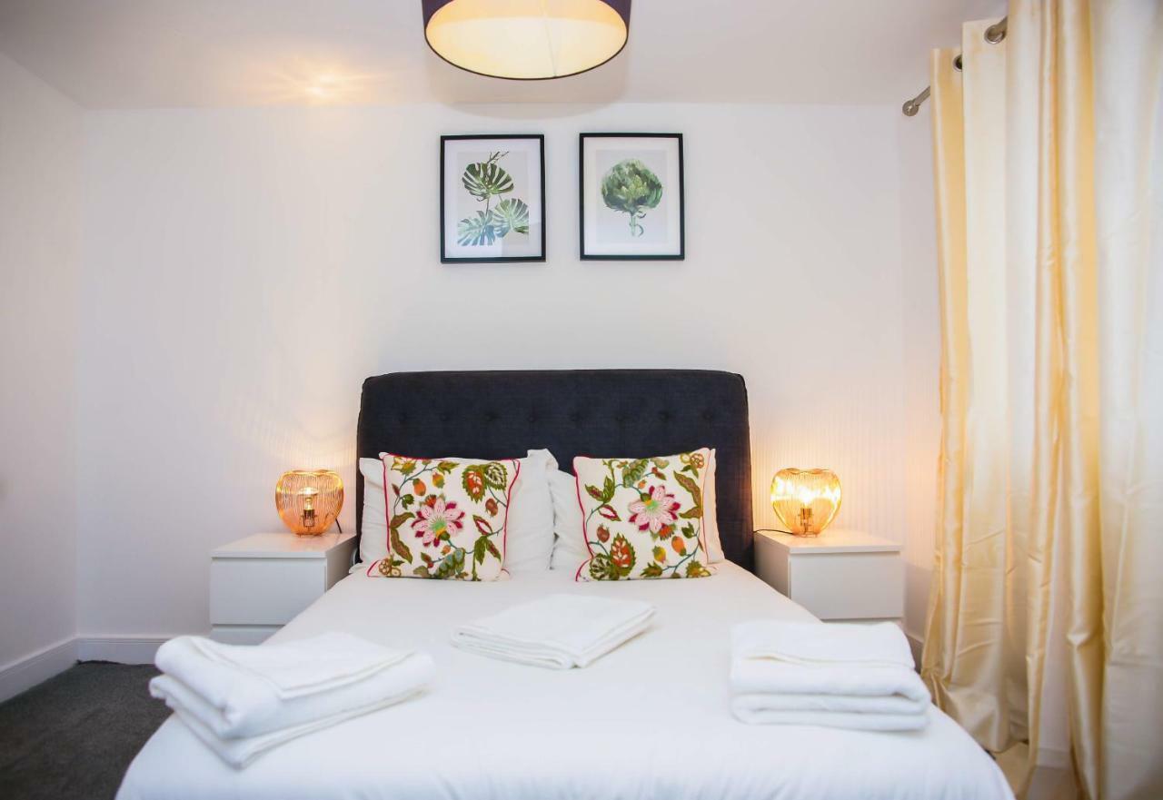 Superior 2 Bedroom Apartments ลอนดอน ภายนอก รูปภาพ